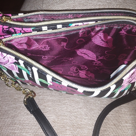 Betsey Johnson Crossbody - Picture 3 of 3